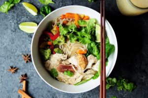 comida al estilo asiático vietnamita