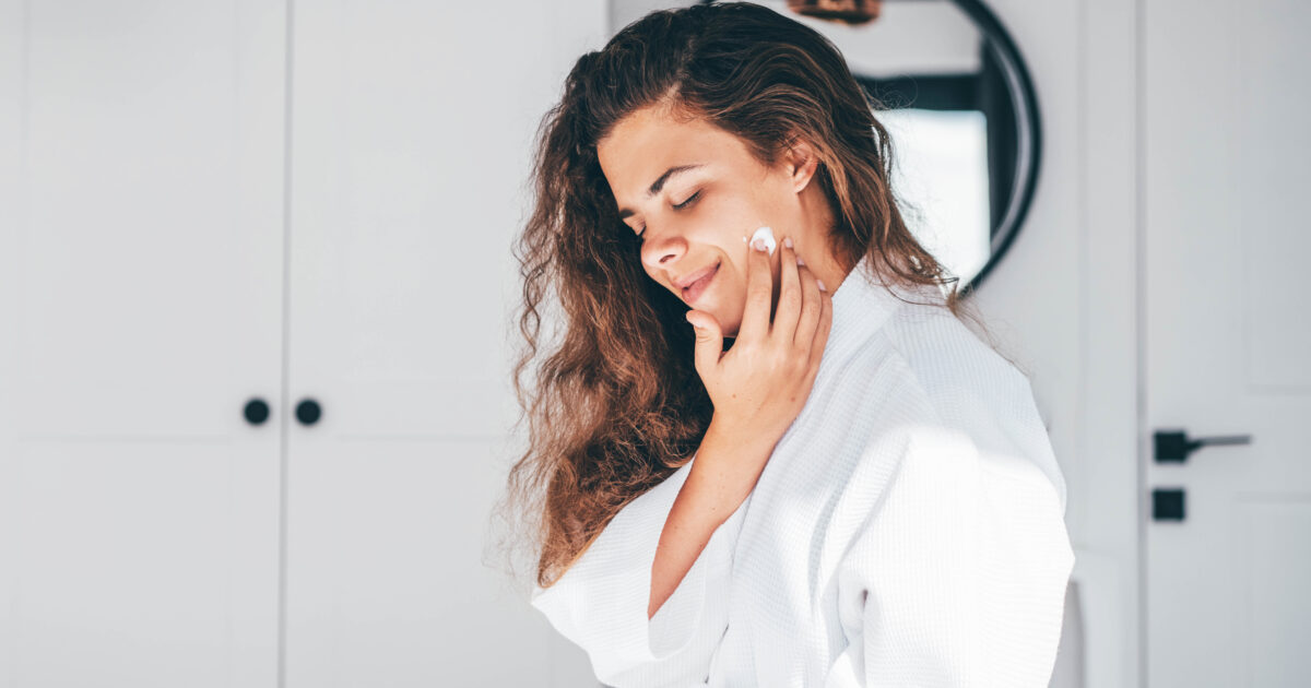 Rutina de belleza de una mujer