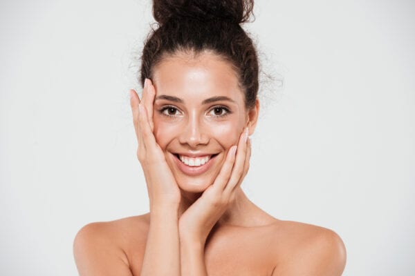Mujer de piel canela
