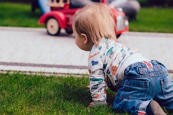 ¿Qué tan importante es el gateo en los bebés?
