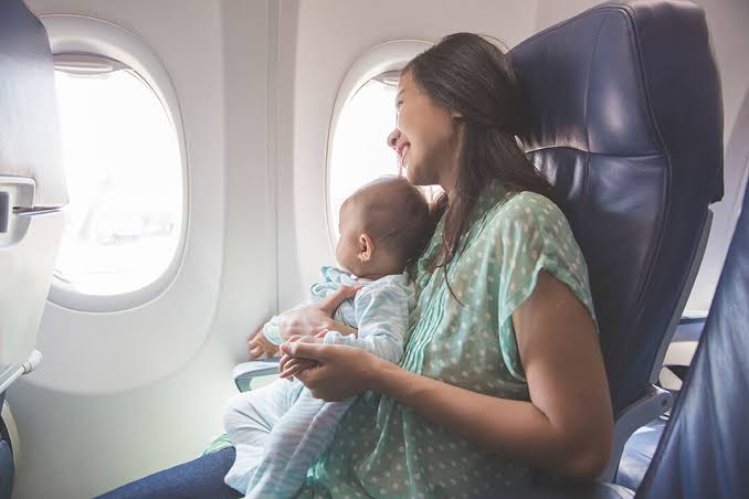 mamá viajando con bebé